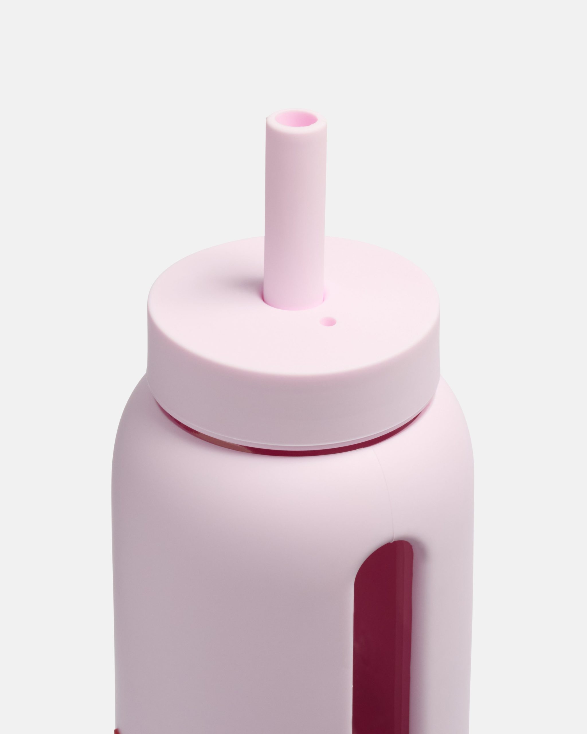 20251027_Bink_KidsBottle_LoungeStrawCap_10oz_Strawberry_0673-1.jpg